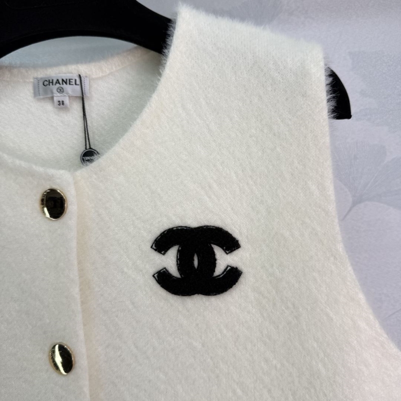 Ch**el outwear